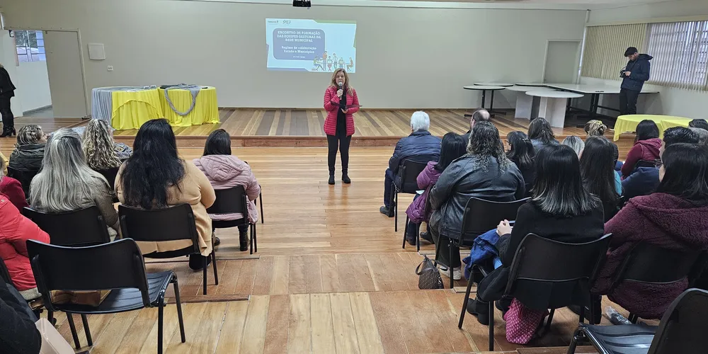 O evento aconteceu no auditório da Secretaria Municipal de Educação e faz parte do Programa Educa Juntos