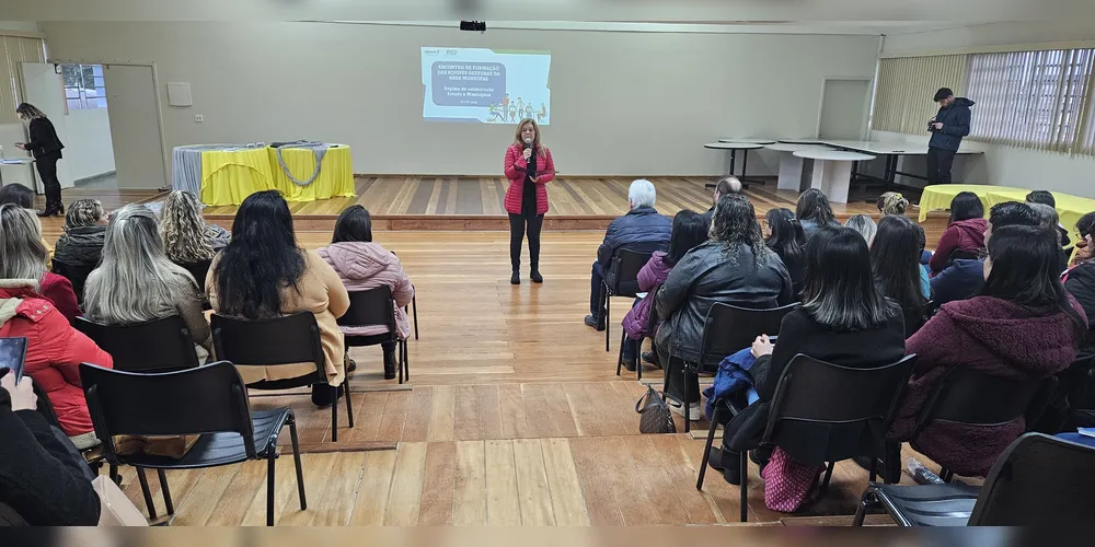 O evento aconteceu no auditório da Secretaria Municipal de Educação e faz parte do Programa Educa Juntos