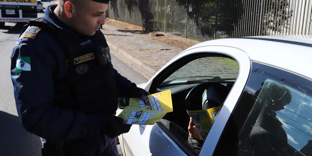 As atividades englobaram desde palestras em escolas até a distribuição de material educativo