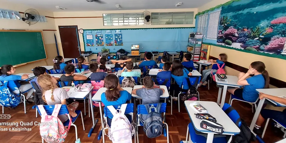 O conteúdo apresentou o caminho percorrido pela eletricidade até nossas casas, a importância das diferentes formas de geração de energia e medidas de consumo consciente