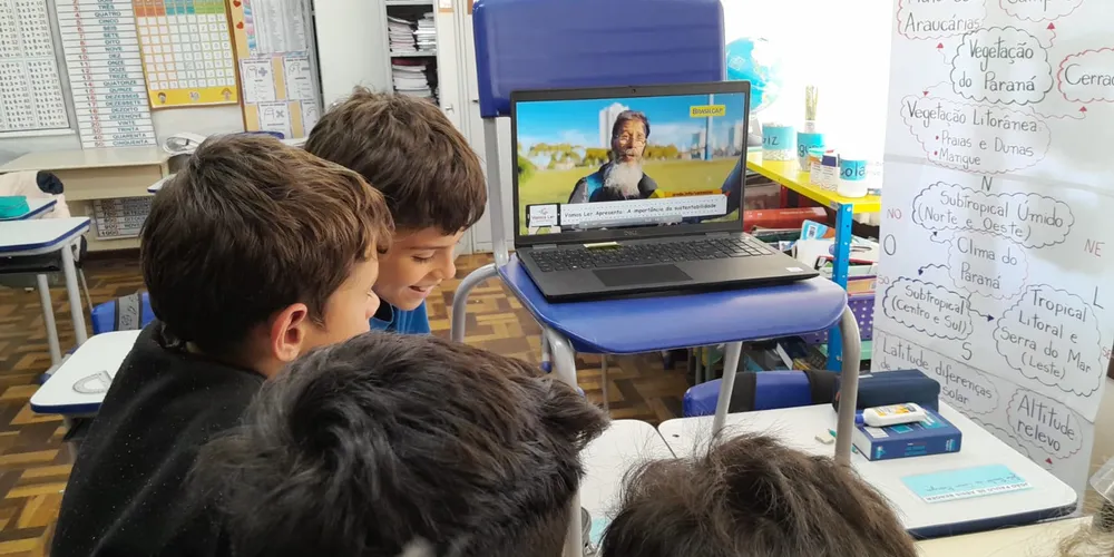 Alunos já utilizam os equipamentos em sala de aula