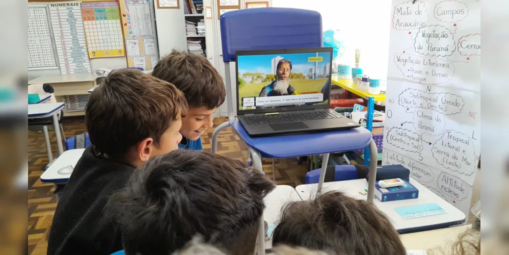 Alunos já utilizam os equipamentos em sala de aula