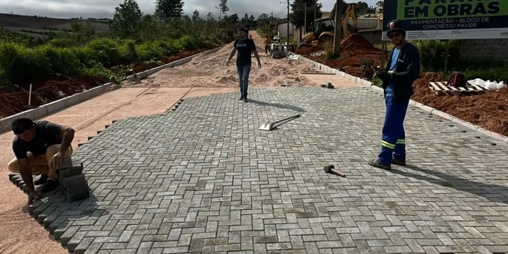 O secretário Honesko verificou o andamento dos trabalhos nesta semana