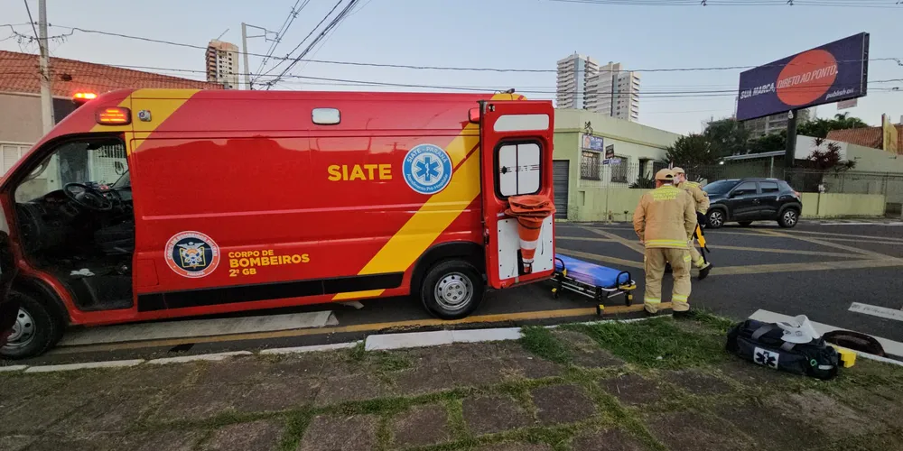 O ciclista sofreu ferimentos no joelho