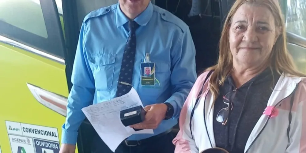 Ivone esqueceu sua bolsa dentro do ônibus