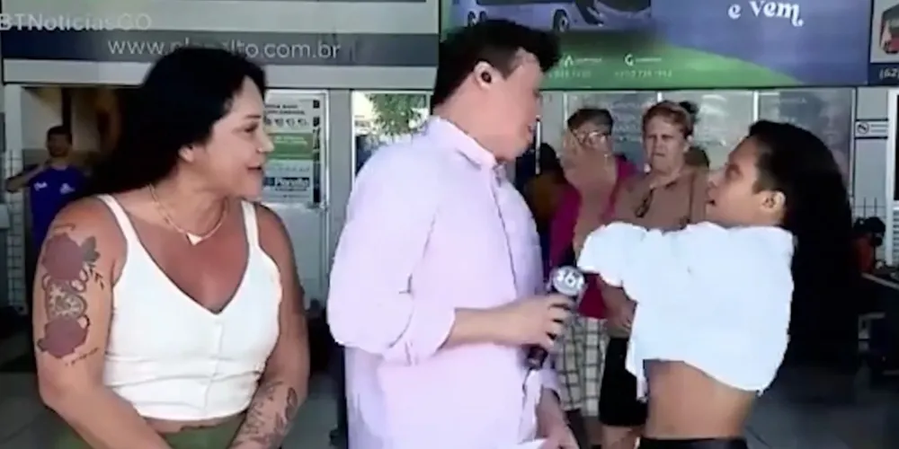 Imagem ilustrativa da imagem Repórter leva tapa na cara ao vivo durante entrevista; assista