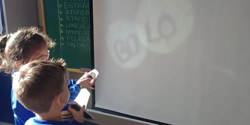 O intuito principal da proposta foi incentivar os alunos a buscar o conhecimento de forma prática e envolvente.