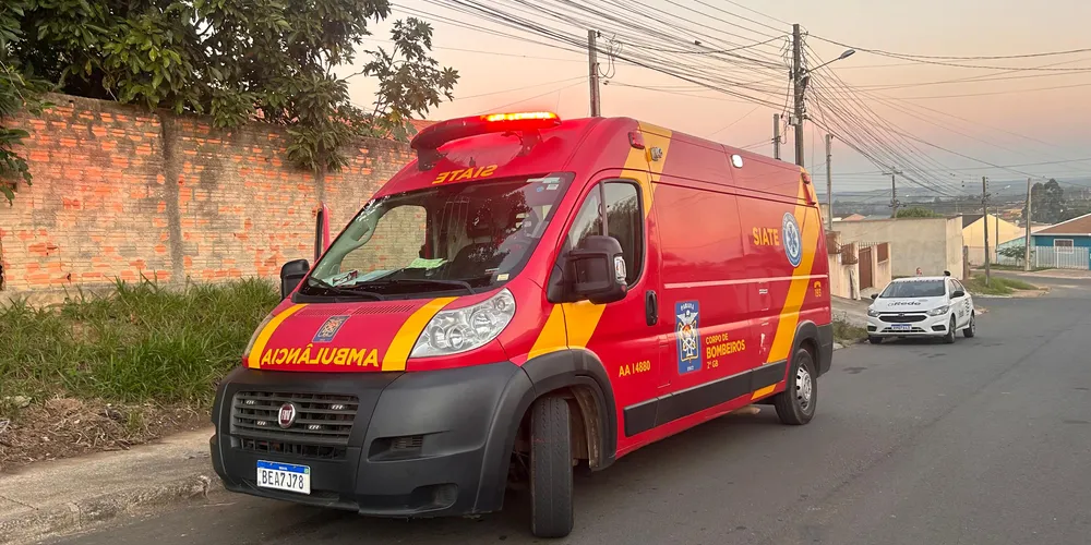 As equipes do Corpo de Bombeiros foram acionadas para prestar atendimento à vítima