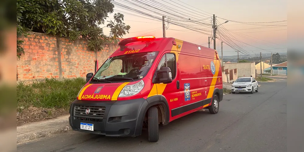 As equipes do Corpo de Bombeiros foram acionadas para prestar atendimento à vítima