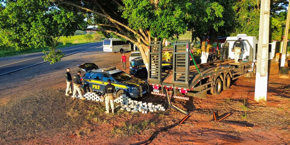 A droga, o motorista e o veículo foram encaminhados para a Polícia Civil em Colorado