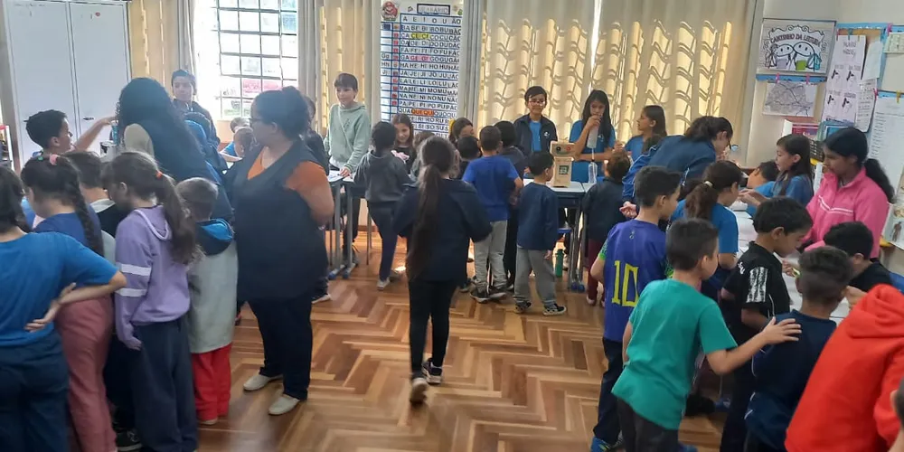 Como encerramento, os alunos apresentaram seus trabalhos em uma feira de ciências organizada na escola