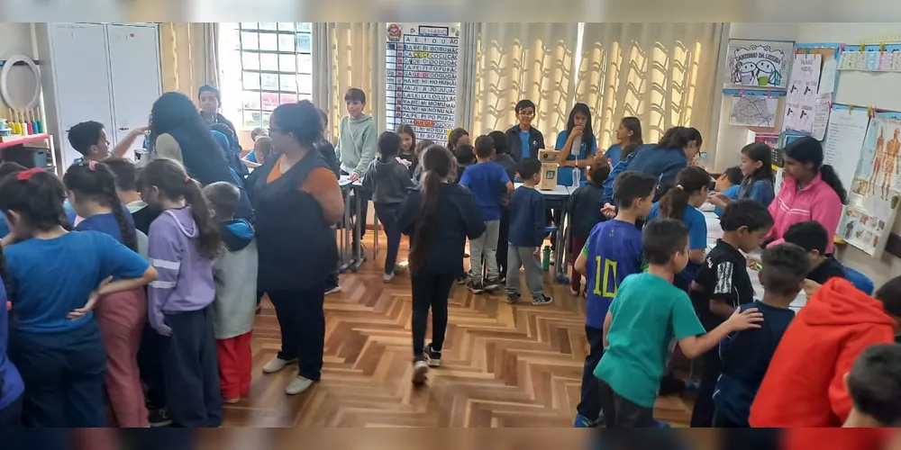 Como encerramento, os alunos apresentaram seus trabalhos em uma feira de ciências organizada na escola