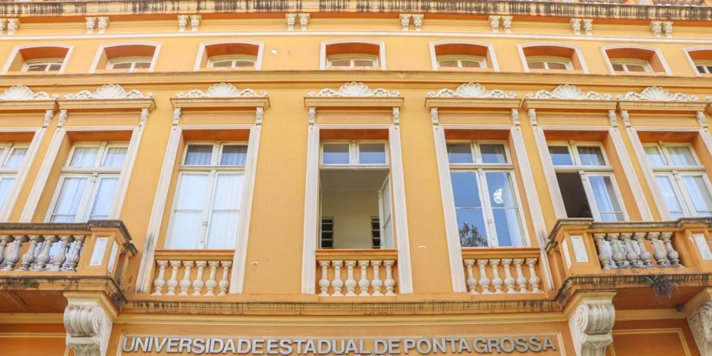 O prédio da Proex está localizado na rua Sant'Ana, 129, em frente à praça Floriano Peixoto (Centro).