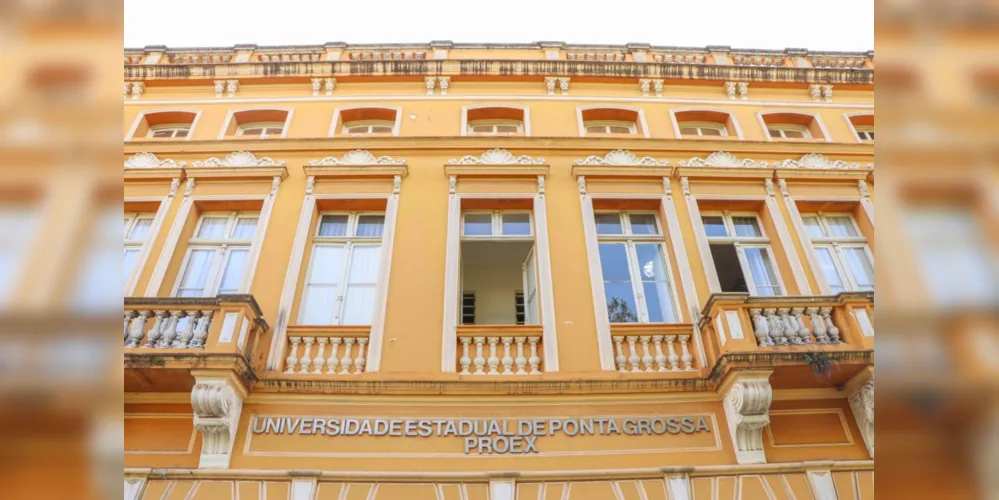 O prédio da Proex está localizado na rua Sant'Ana, 129, em frente à praça Floriano Peixoto (Centro).