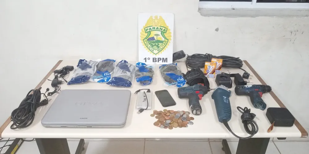 Ele foi encaminhado à 13ª Subdivisão Policial (SDP),  juntamente dos objetos apreendidos