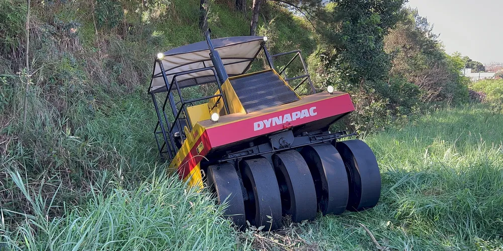 Ele sofreu uma entorse no joelho na queda