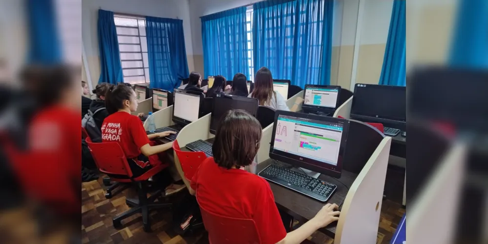 Através das atividades, os alunos seguem trabalhando suas noções de programação