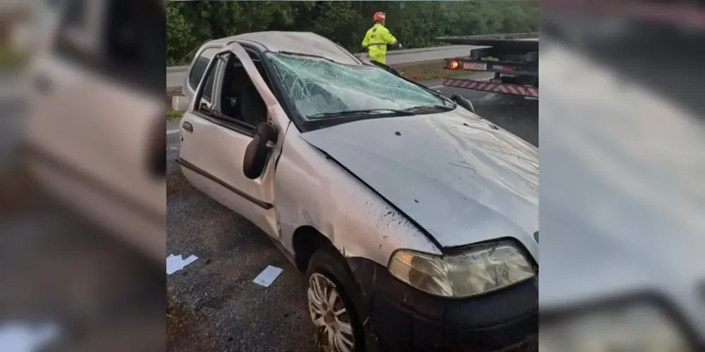 Motorista de um carro ficou gravemente ferida após um capotamento na BR-277, em Morretes.