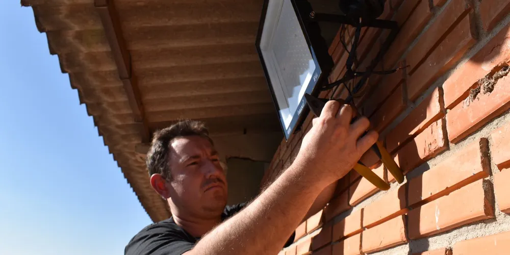 A Arena Multiuso, o Ginásio Zukão e os mini-ginásioss das vilas Santa Mônica, Vila Liane e Parque do Café passaram por substituição de refletores por LED