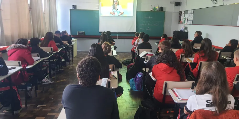 As atividades tiveram início com o conteúdo especial do projeto Vamos Ler