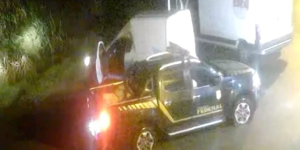 Criminosos utilizaram veículos caracterizados como viaturas