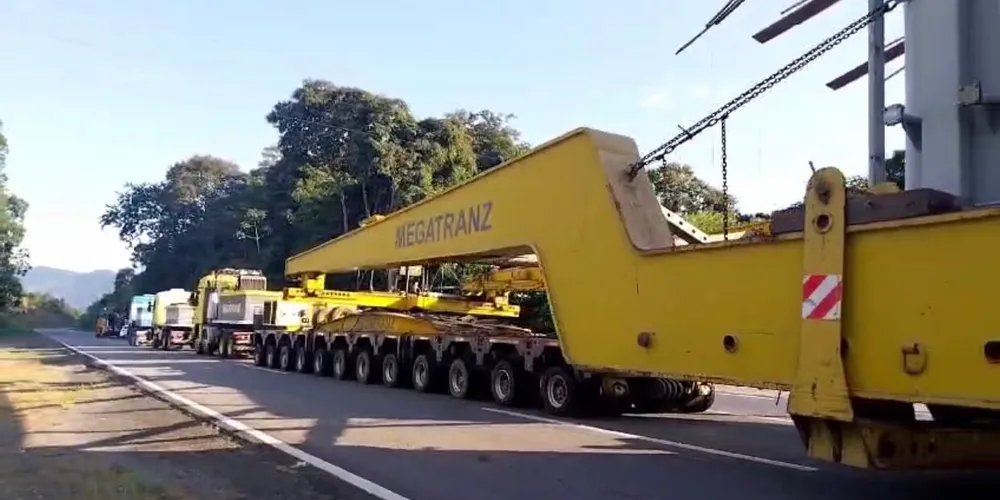 A carreta tem aproximadamente 80 metros de comprimento