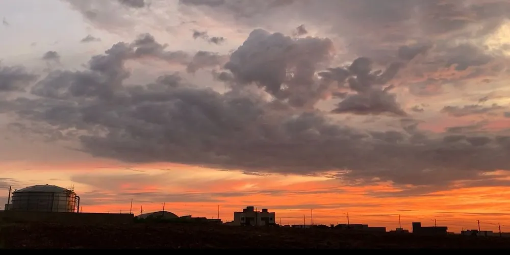 Por conta das características da estação, os tons avermelhados devem ser frequentemente vistos pelos paranaenses