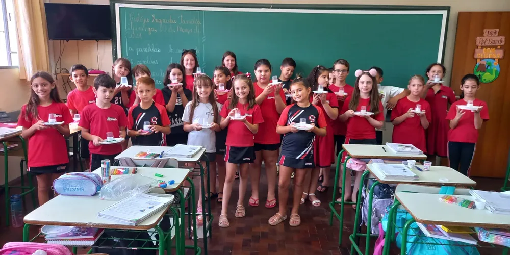 Durante a realização dos trabalhos, a turma pode executar experimentos e entender melhor as transformações de um estado físico para o outro