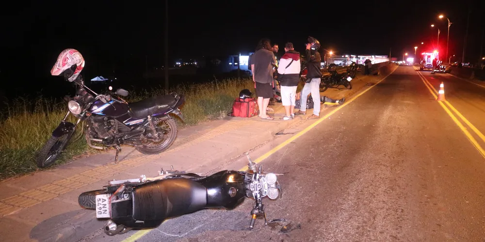 Colisão foi do tipo frontal e envolveu duas motos. Três pessoas ficaram feridas