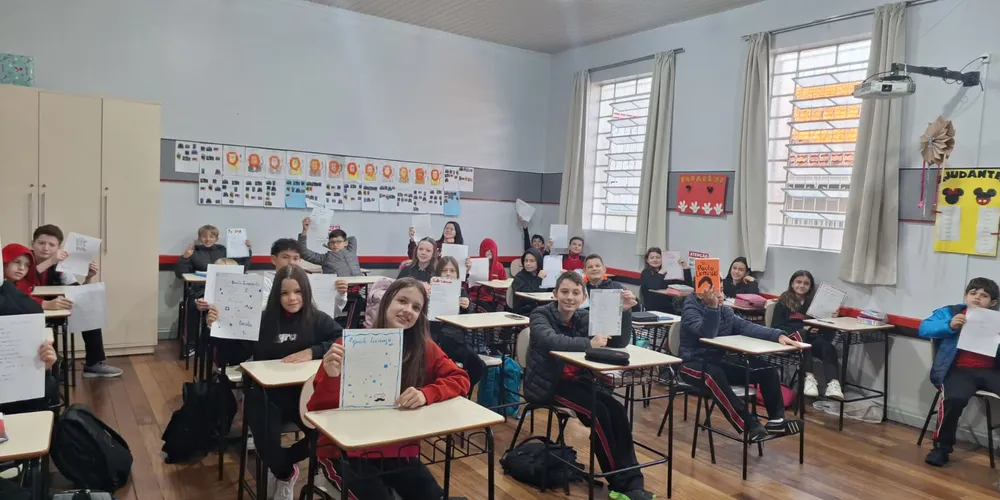 Umas das atividades realizadas pelos alunos envolveu a ilustração e reprodução de poemas de Leminski