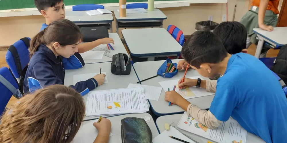 Na proposta, os alunos têm liberdade para abordar temáticas variadas e definirem as pautas do jornal