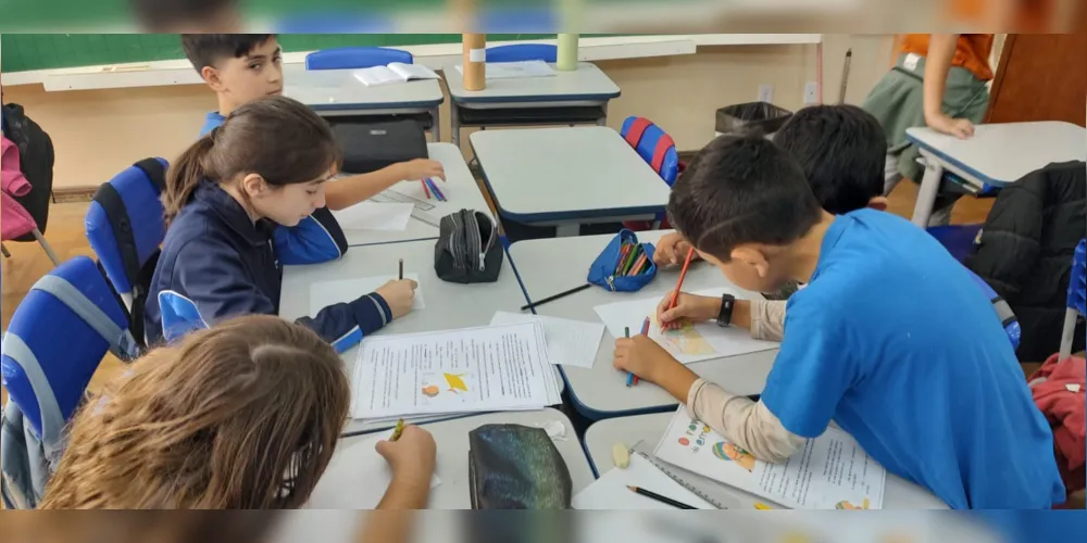 Na proposta, os alunos têm liberdade para abordar temáticas variadas e definirem as pautas do jornal