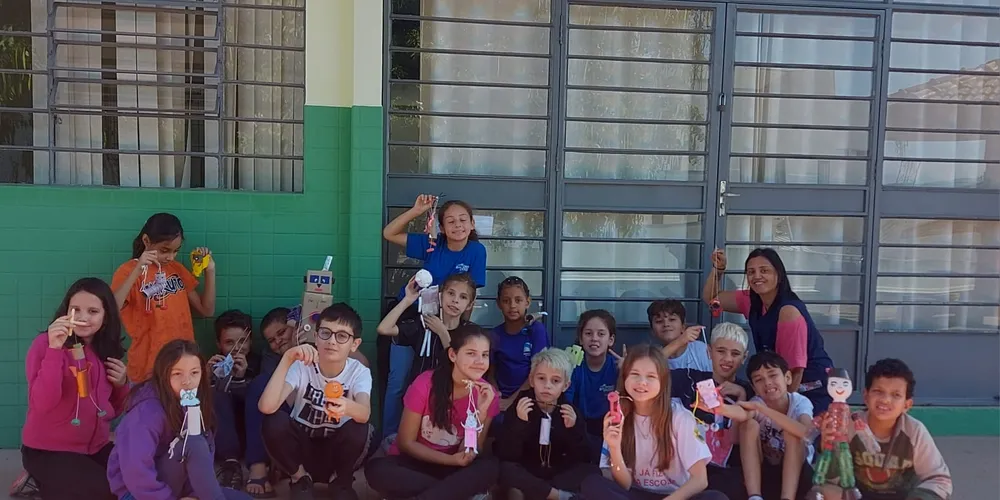 As atividades da turma envolveram o trabalho com bonecos de mamolengos, escrita de textos e rodas de conversa