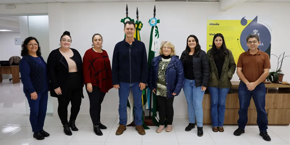 Também estiveram presentes a Chefe de Gabinete, Márcia Regina Wansovicz e a Secretária Municipal de Desenvolvimento Urbano, Andreza Schmidt Gonçalves.