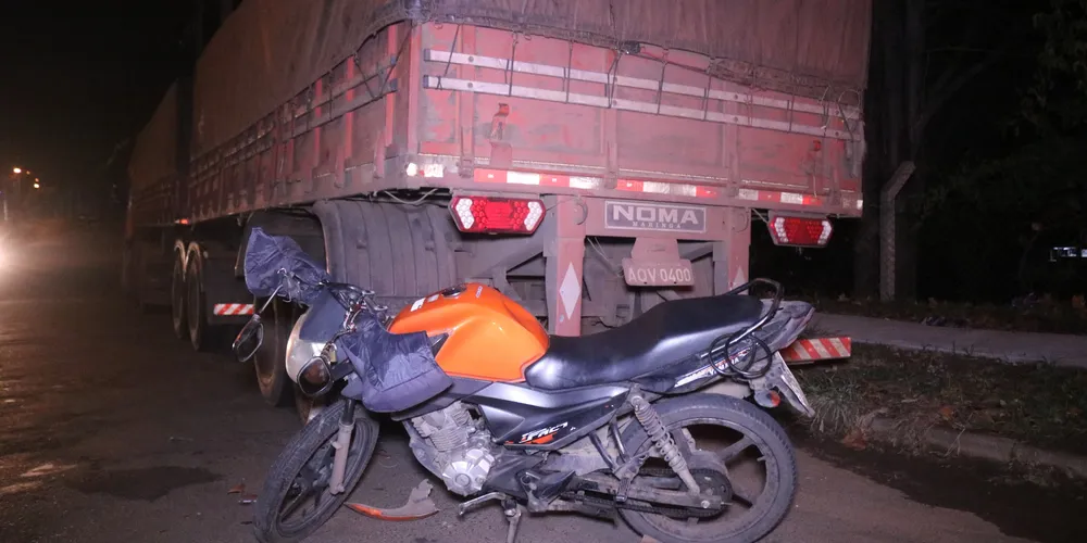 Acidente aconteceu na noite desta quarta-feira, ao lado do Conjunto Residencial Antares