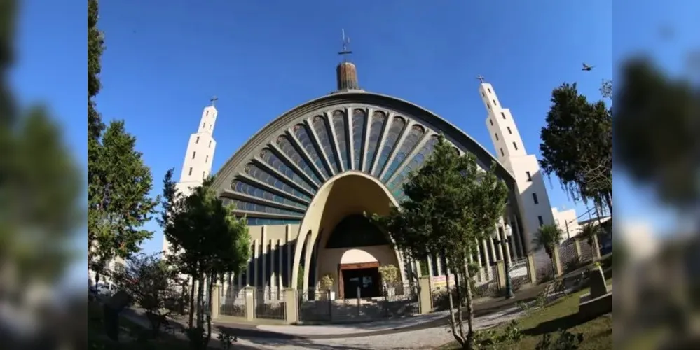 As chuvas dos últimos dias atrapalharam o cronograma das obras de restauro da cúpula da Paróquia/Catedral Sant’Ana.