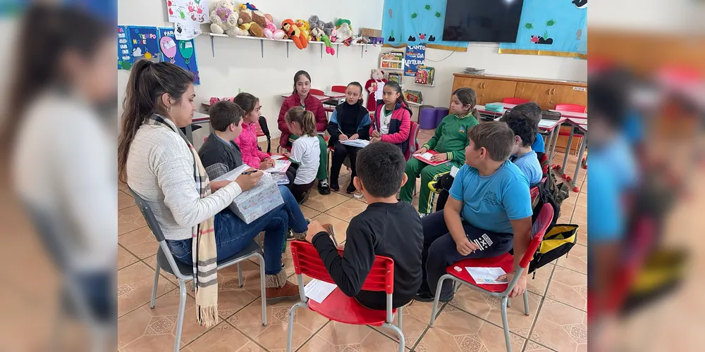 A realização de uma roda de conversa falando sobre os sentimentos foi uma das atividades realizadas pela turma