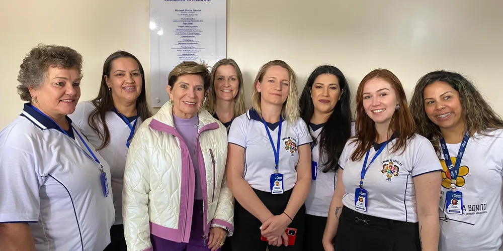 Os Conselhos Tutelares atuam na defesa dos direitos das crianças e adolescentes