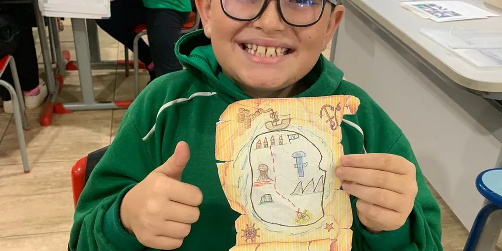 Umas das atividades realizadas pela turma consistiu na elaboração de um mapa simbolizando a chegada dos portugueses ao Brasil