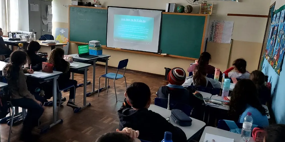 Como complemento aos estudos, a turma pode assistir a videoaula especial do projeto Vamos Ler sobre a importância da sustentabilidade