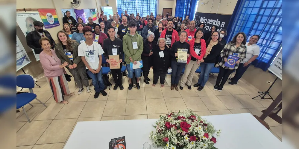 O evento também consolidou a formação do movimento “Não Venda Minha Escola”, que contou com a participação de representantes das escolas da região dos Campos Gerais que estão na lista da privatização.