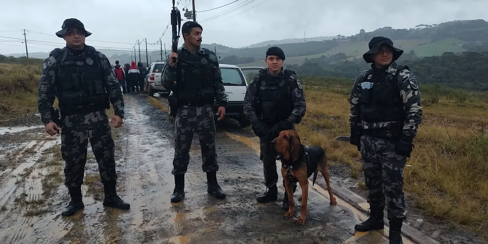 O objetivo da ação é encontrar um homem, cuja identidade não foi revelada