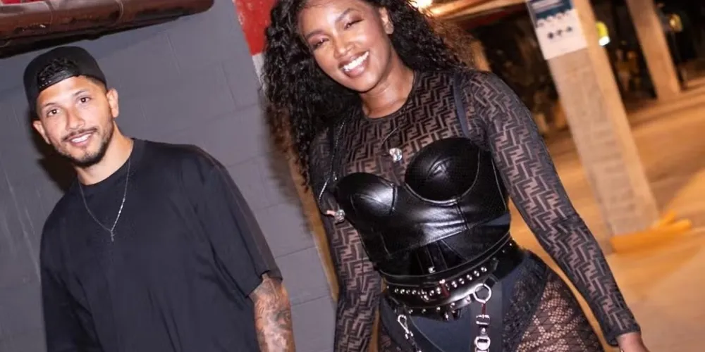 A informação foi confirmada pela própria cantora