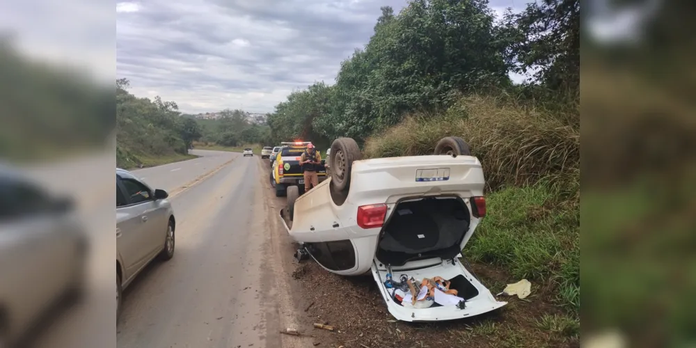 Acidente aconteceu no KM 210 da rodovia PR-160; condutora, de 29 anos, foi socorrida com ferimentos moderados