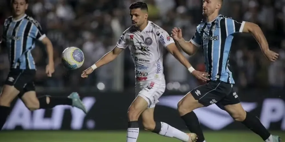 A primeira partida disputada em 30 de abril, no estádio Germano Krüger, em Ponta Grossa, foi marcada pelo equilíbrio entre as equipes