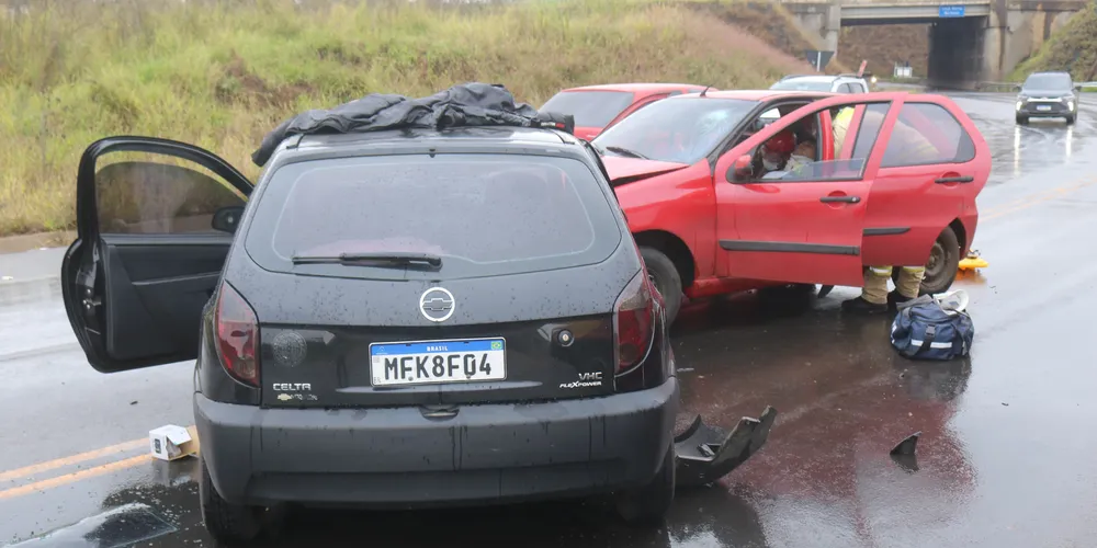 Acidente envolveu um Fiat Palio e um Chevrolet Celta