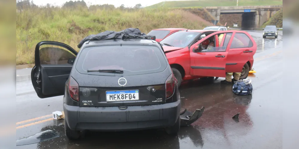 Acidente envolveu um Fiat Palio e um Chevrolet Celta