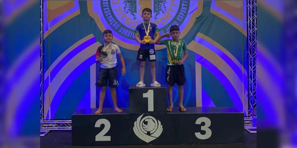 Arthur Miguel Bueno Rodrigues Neves, de apenas 8 anos, conquistou duas medalhas