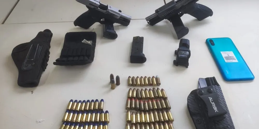 Armas foram apreendidas na residência, no bairro Chapada