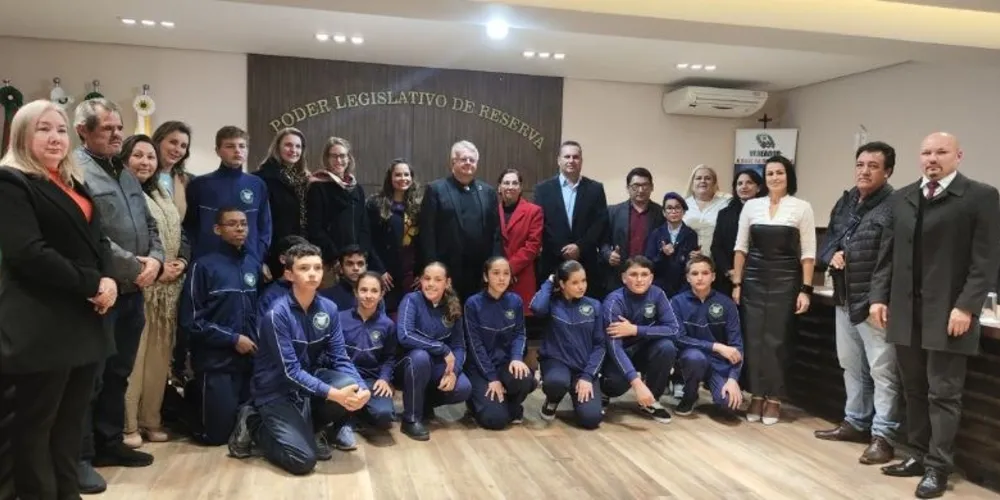 O projeto visa estimular a participação dos jovens na vida política, através da vivência prática do processo eleitoral